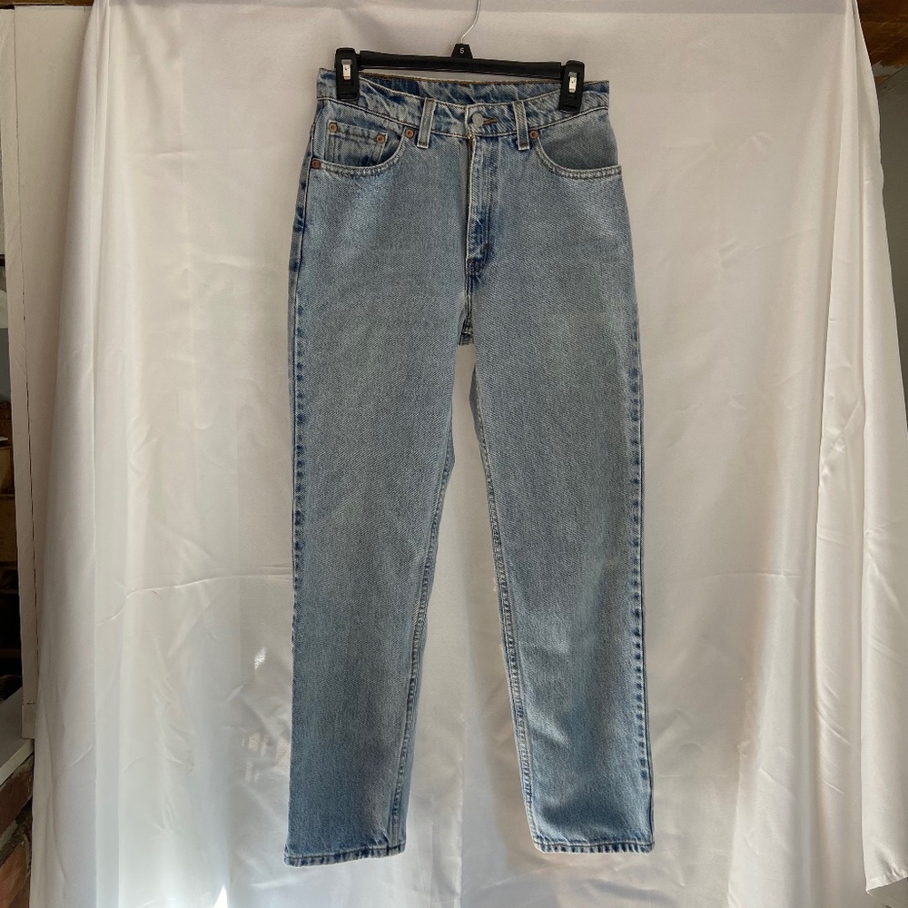 Vintage Levi’s mom jean size 8 petite slim fit straight leg